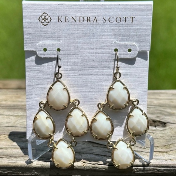 Kendra Scott Caroline Earrings Mother of Pearl Gold | Vintage KS Bridal Neutral - Picture 5 of 7